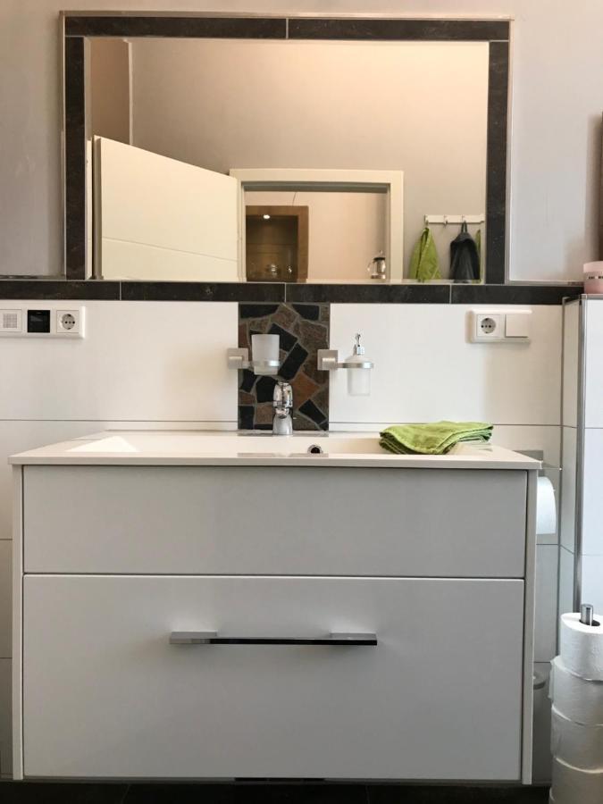Stadthaus Artur - Apartment Madrid Ремшайд Екстериор снимка